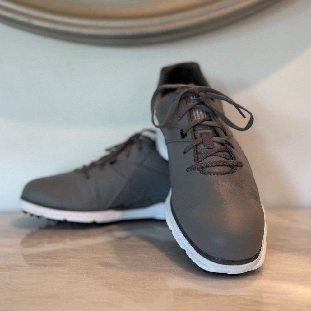 FootJoy Pro|SL Men’s Golf Shoes 9M Gray Black White Spiked Cleats – Performance